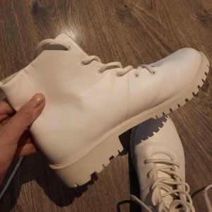 White fleece lined boots
